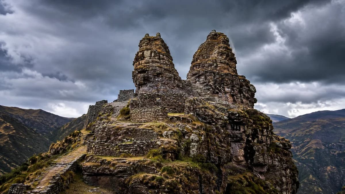 Un santuario místico con forma de cuernos de piedra